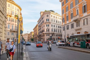 Roma, İtalya - 28 Ekim 2019: Roma sokakları, insan faaliyetleri. Seyahat