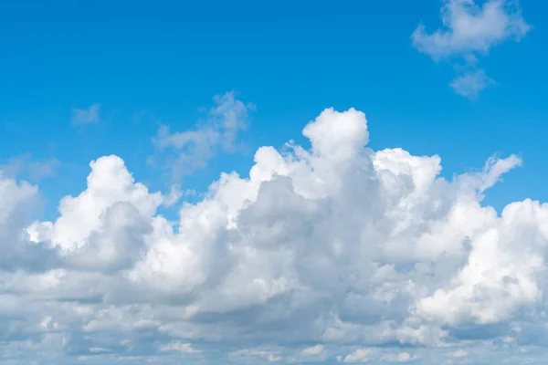 Beyaz Bulutlu Mavi Gökyüzü Arkaplanı Doku Doğa — Stok fotoğraf