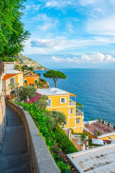Vackra Färgglada Hus Ett Berg Positano Stad Vid Amalfikusten Italien — Stockfoto