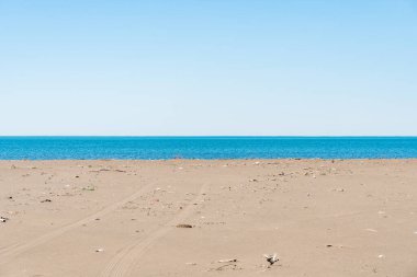 Karadeniz 'in kirli kumlu sahilleri. Mavi deniz, Çevre kirliliği