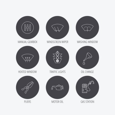 Motor yağı değiştirmek, trafik ışıkları ve pense.