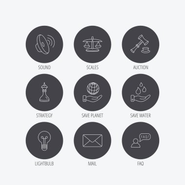 Strateji, açık artırma ve ölçekler adalet simgeler.