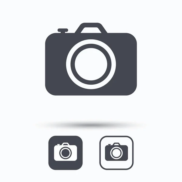 Camera icon. Professional photocamera sign. — Stock Vector