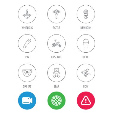 Yeni doğan, Bebek bezi ve ayı simgeler oyuncak. İlk bisikleti.