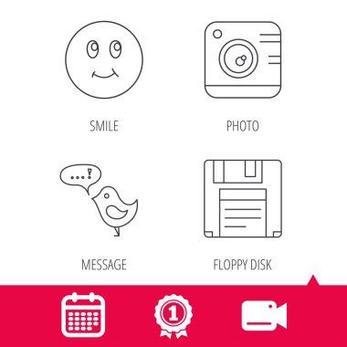 Fotoğraf makinesi, disket ve ileti simgeleri.