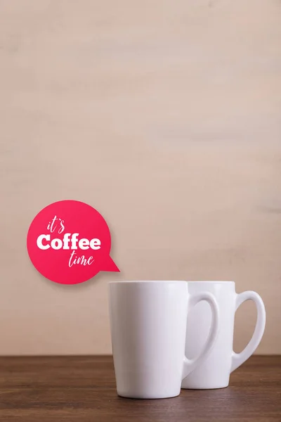 Mock-up muggar. Driva med kaffe eller te koppar. — Stockfoto