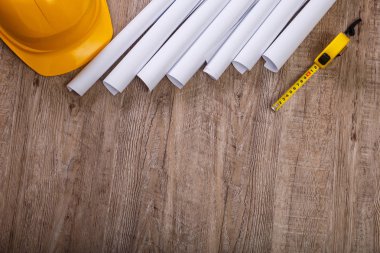 Mezura ve kask. İnşaat tasarım.