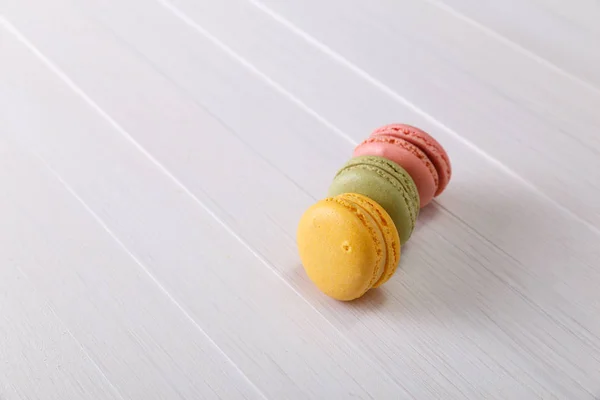 Пирожные из макарон. Красочный миндаль сладкое печенье . — стоковое фото