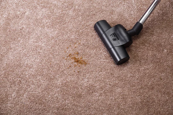 Vacuuming carpet with vacuum cleaner. Housework. — Stock Photo, Image