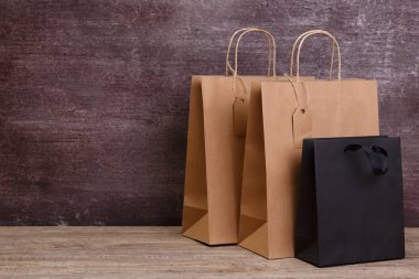 Mockup boş alışveriş torbaları. Satış konsepti.