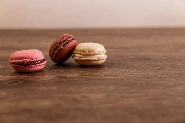 Macaroon taarten. Kleurrijke amandel zoete koekjes. — Stockfoto