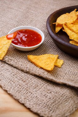 Cips cips. Lezzetli tuzlu tortilla snack.