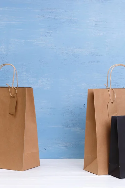 Burla de las bolsas de la compra en blanco. Concepto de venta . —  Fotos de Stock