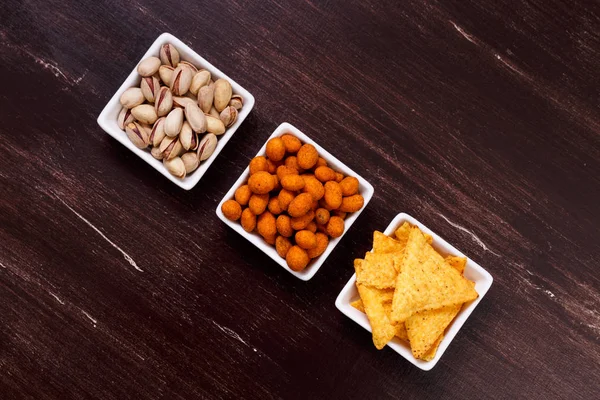 Chips de nachos. Snack de tortilla. Nueces de salsa mexicanas . —  Fotos de Stock