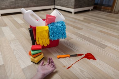 Suç temiz. Kimyasallar, bıçak ve kan sıçrama.