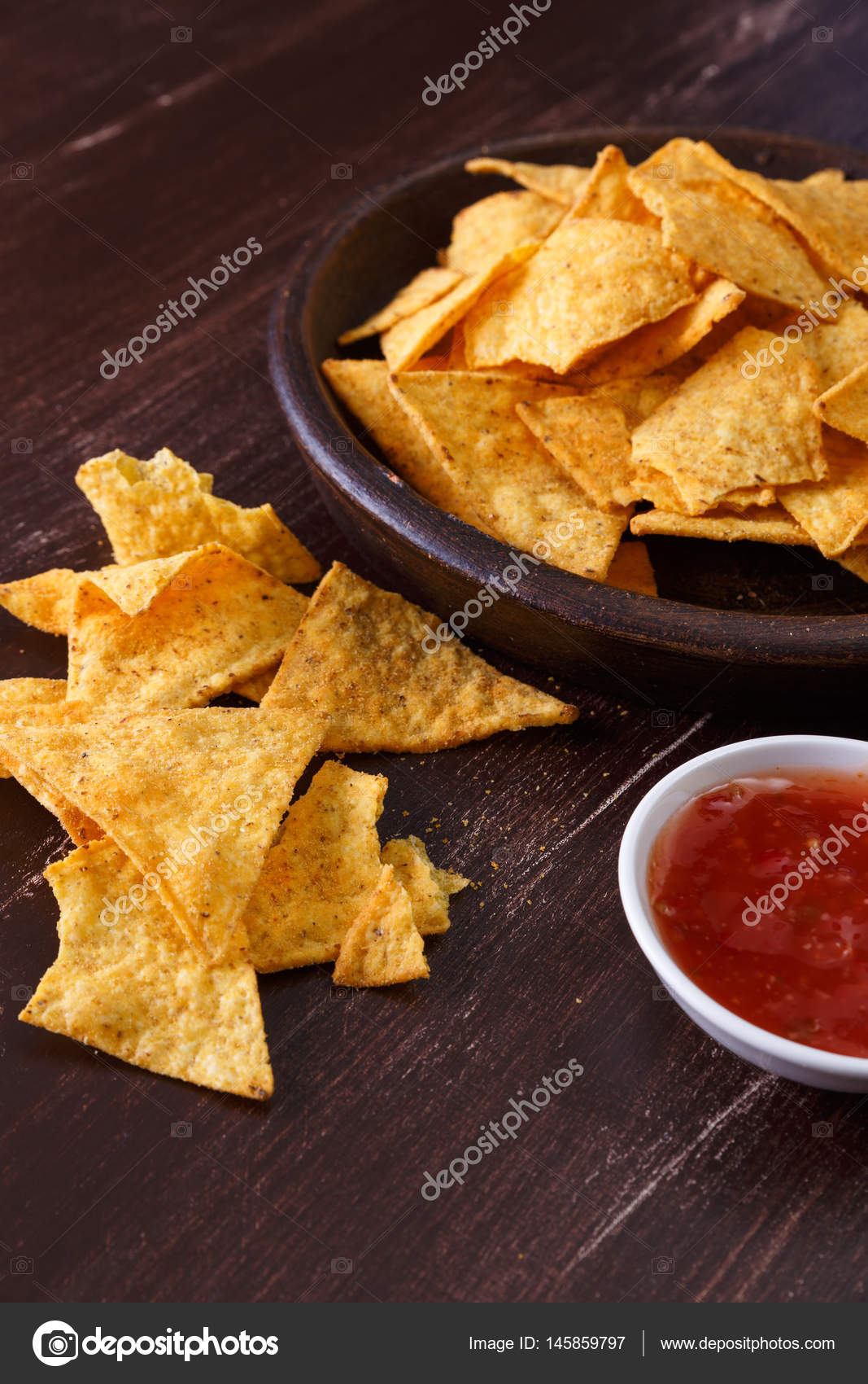 Tortilla Cipsler ve Patlıcanlı Dip Sos Tortilla Cipsler ve Patlıcanlı Dip Sos