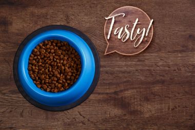 Kase kuru köpek maması köpek maması. Sağlıklı evcil hayvan besleme.