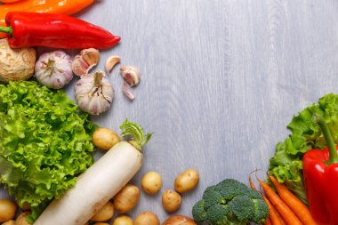 Sebze. Patates, salata ve biber, havuç.
