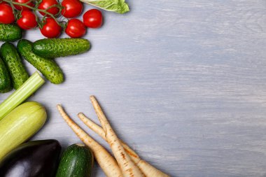 Sebze. Salatalık, domates ve kereviz.