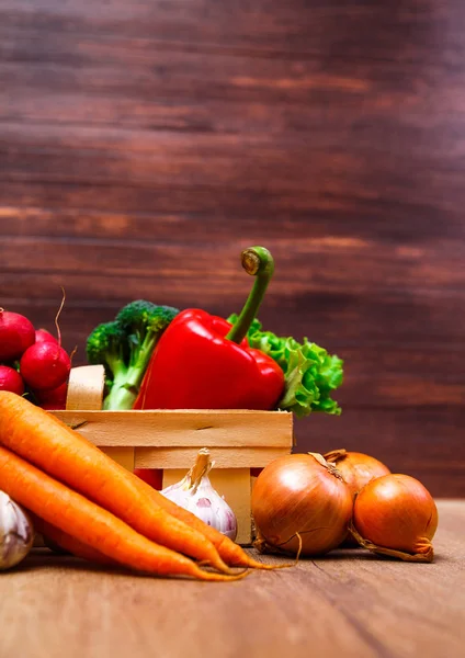 Soğan, havuç ve biber. Salata, sarımsak.