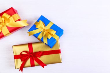 Şerit ve yayla hediye kutuları. Mevcut paketleri.