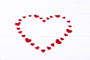 Kırmızı kalp. Sevgililer günü. Aşk sembolü.