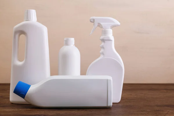 Modellezése műanyag palack tisztítása. Makett koncepció. — Stock Fotó