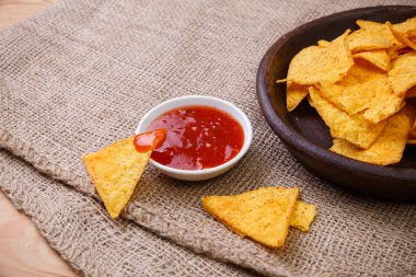 Cips cips. Lezzetli tuzlu tortilla snack.