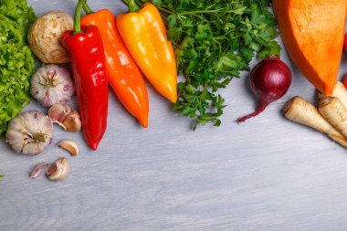 Sebze. Biber, sarımsak ve soğan.