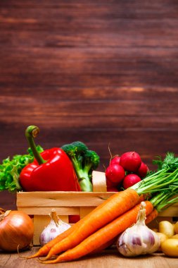 Patates, havuç ve biber. Salata, sarımsak.