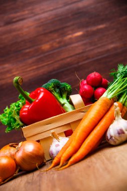 Soğan, havuç ve biber. Salata, sarımsak.