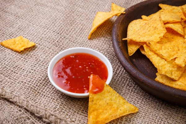 Cips cips. Lezzetli tuzlu tortilla snack.