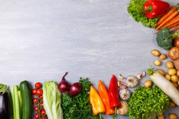 Sebze. Domates, salatalık ve biber, havuç.