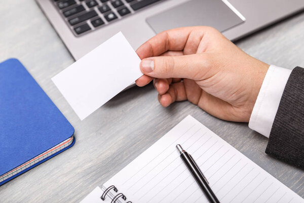 Ручной макет дизайна визитной карточки
.