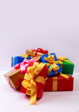 Şerit ve yayla hediye kutuları. Mevcut paketleri.