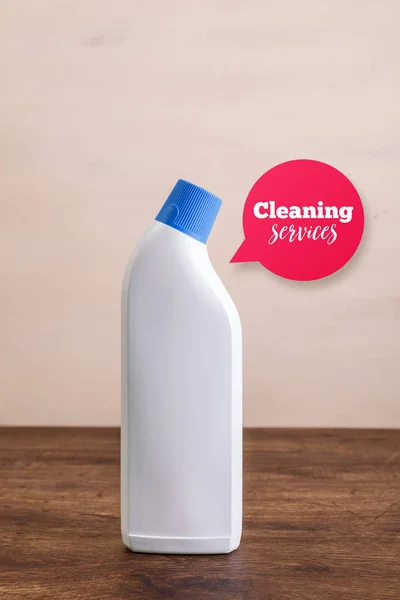 Modellezése műanyag palack tisztítása. Makett koncepció. — Stock Fotó