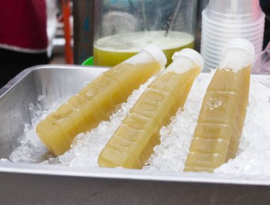 şeker kamışı suyu buz sepeti