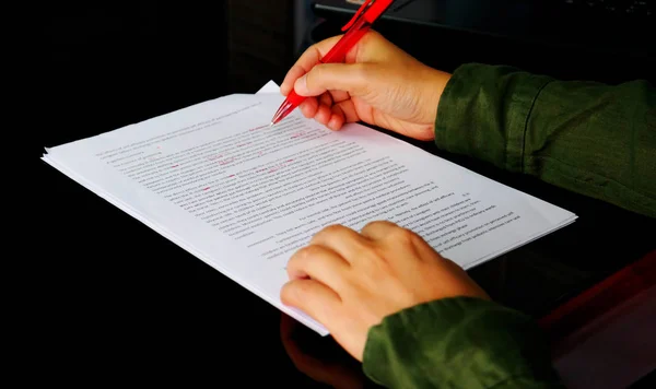 Hand hold red pen correct Russian grammar — стоковое фото