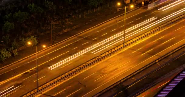 Tráfego rodoviário de cima no lapso de tempo da noite — Vídeo de Stock