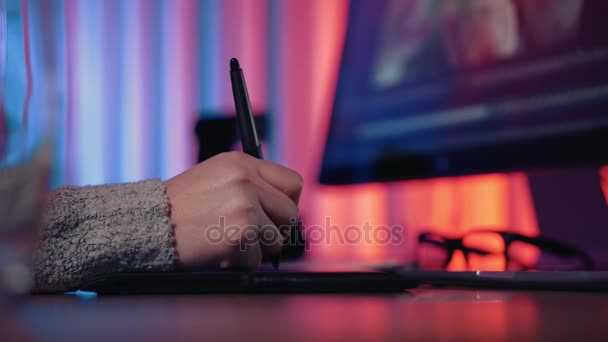 Sliding shot of female designer using graphic tablet — Stock Video