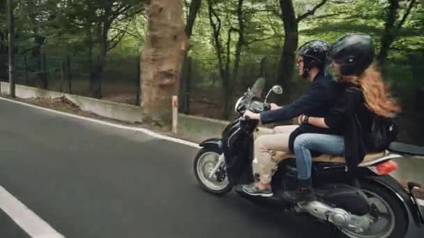 Side View Young Caucasian Couple Riding Scooter Beautiful Country Road — Stock Video