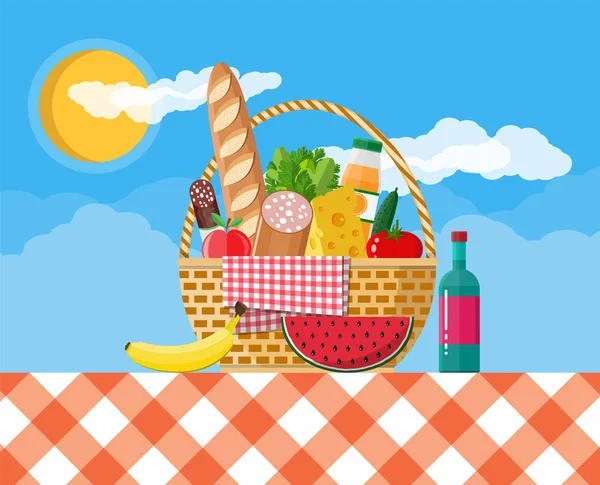 Cesto da picnic WIcker pieno di prodotti . — Vettoriale Stock