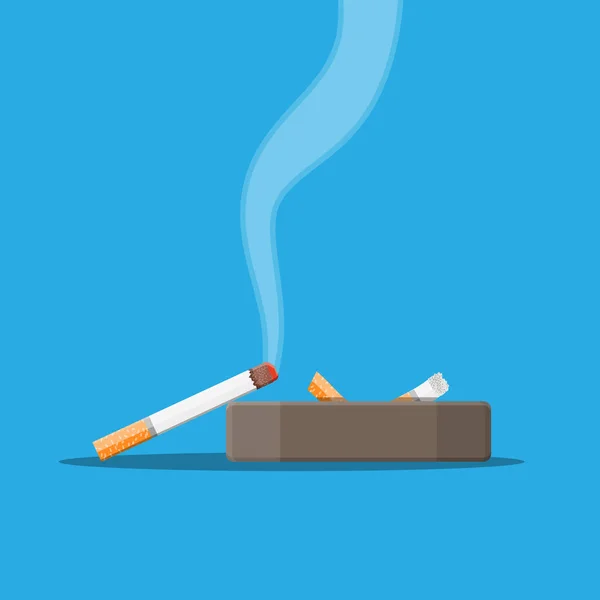 Bílý keramický popelník plný kouřících cigaret. — Stockový vektor