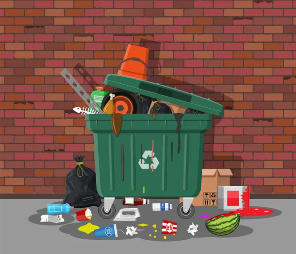 Çöp kutusu çöp dolu. Taşan konteyner