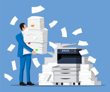 Ofis belgeleriyle stresli bir iş adamı