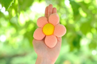 El yapımı çiçek tığ işi