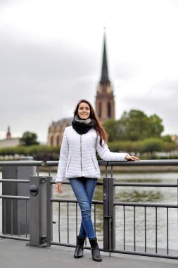 Kız-turist sokak Frankfurt am Main, Almanya