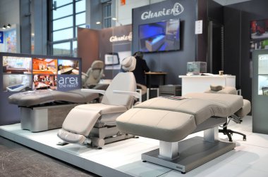 MEDICA Ticaret Fuarı, DÜKSELDORF, ALMANY - Kasım 2019, dişçi başkanı.