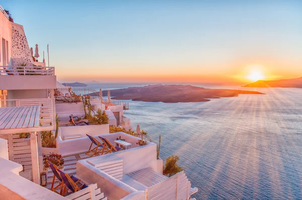 Isla romántica de Santorini al atardecer, Grecia, Europa. Concepto de verano . —  Fotos de Stock