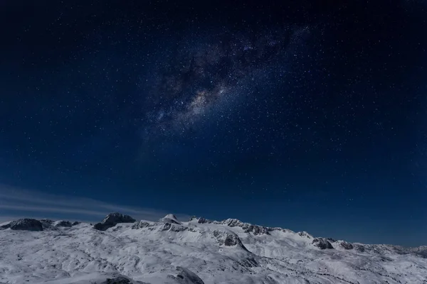 Samanyolu Avusturya Alpleri'nde Dachstein görünümünde fantastik.